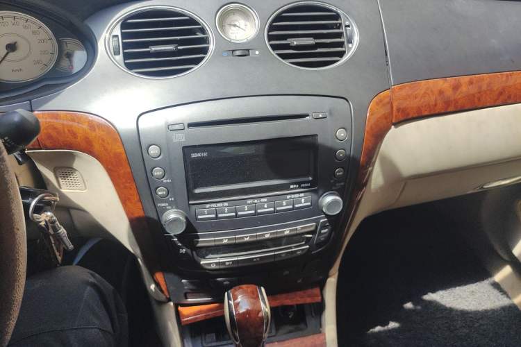 Used Roewe 750 2007 2.5L Regal AT Audio And AC Panel