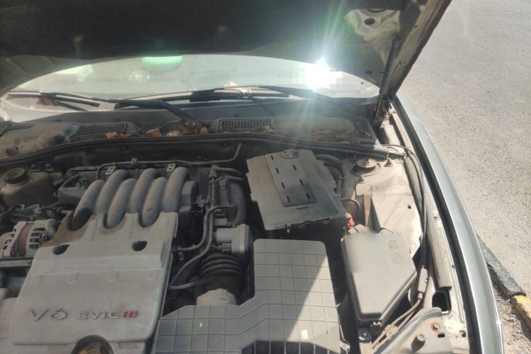 Used Roewe 750 2007 2.5L Regal AT Engine Bay Left