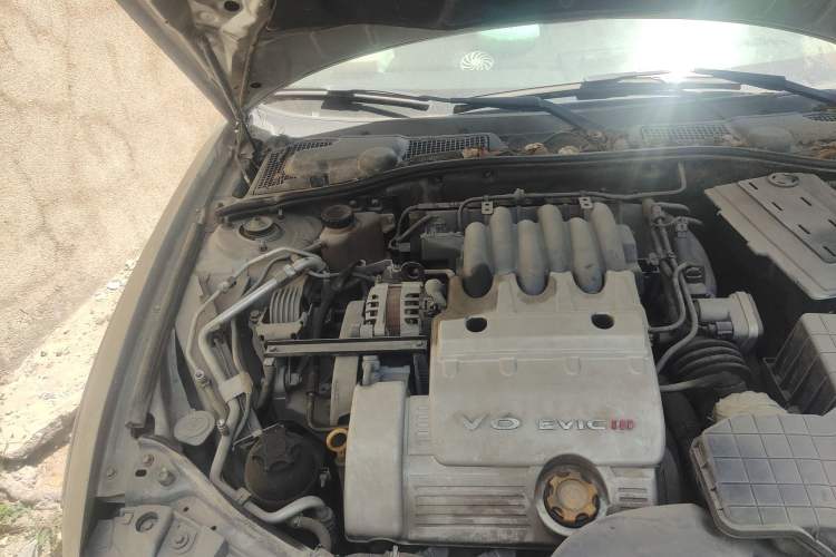 Used Roewe 750 2007 2.5L Regal AT Engine Bay Right