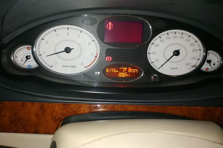 Used Roewe 750 2007 2.5L Luxury Edition AT Odometer Close Up
