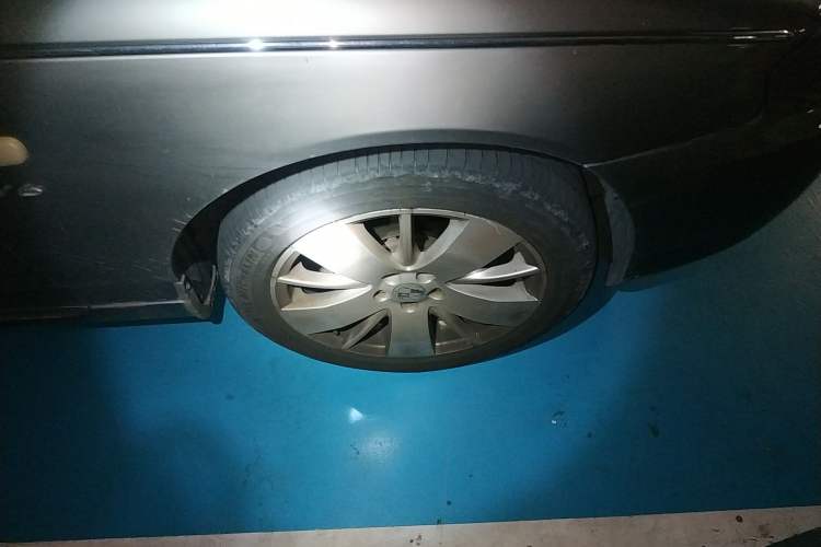 Used Roewe 750 2007 2.5L Luxury Edition AT Right Front Wheel Hub