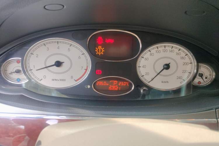 Used Roewe 750 2008 750D 1.8T Business Edition Automatic Odometer Close Up