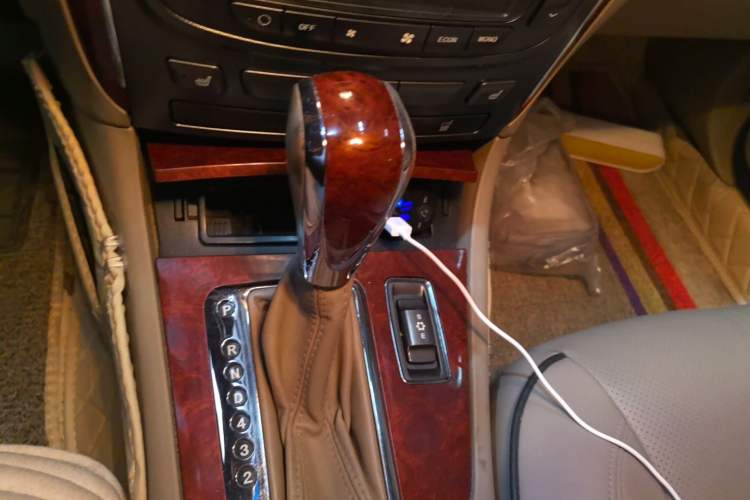 Used Roewe 750 2009 1.8T 750D NAVI Shangya Edition AT Gear Lever