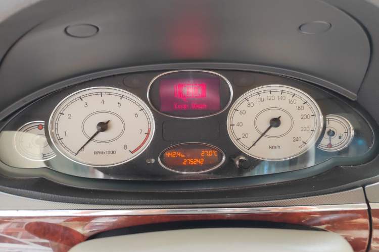 Used Roewe 750 2009 1.8T 750D NAVI Shangya Edition AT Instrument Cluster