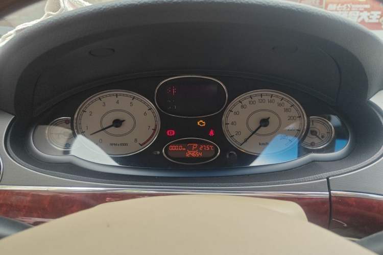 Used Roewe 750 2009 2.5L 750E NAVI Luxury Edition Instrument Cluster