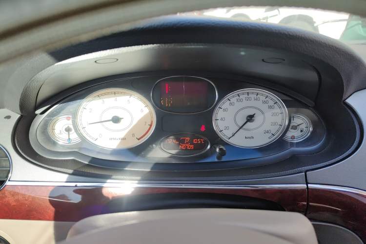 Used Roewe 750 2009 1.8T 750D NAVI Shangya Edition AT Instrument Cluster
