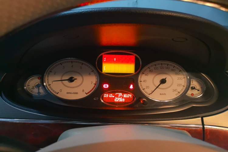 Used Roewe 750 2009 1.8T 750D NAVI Shangya Edition AT Instrument Cluster