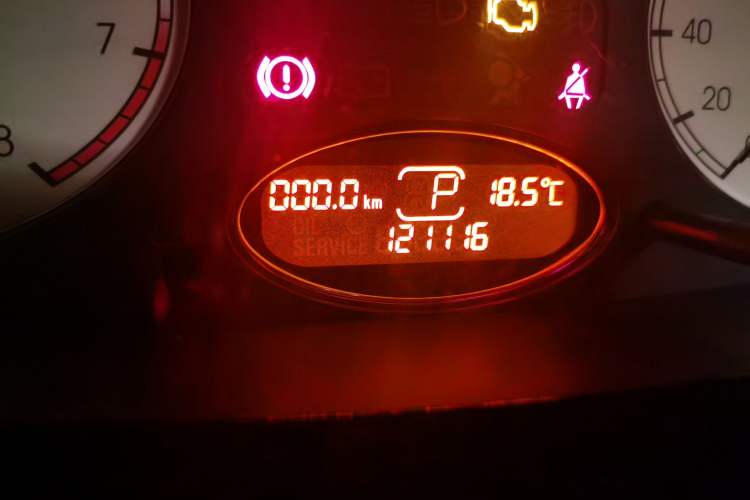 Used Roewe 750 2009 1.8T 750S Xunya Edition AT Odometer Close Up