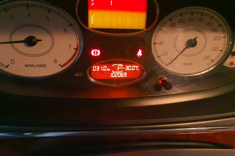 Used Roewe 750 2009 1.8T 750D NAVI Shangya Edition AT Odometer Close Up