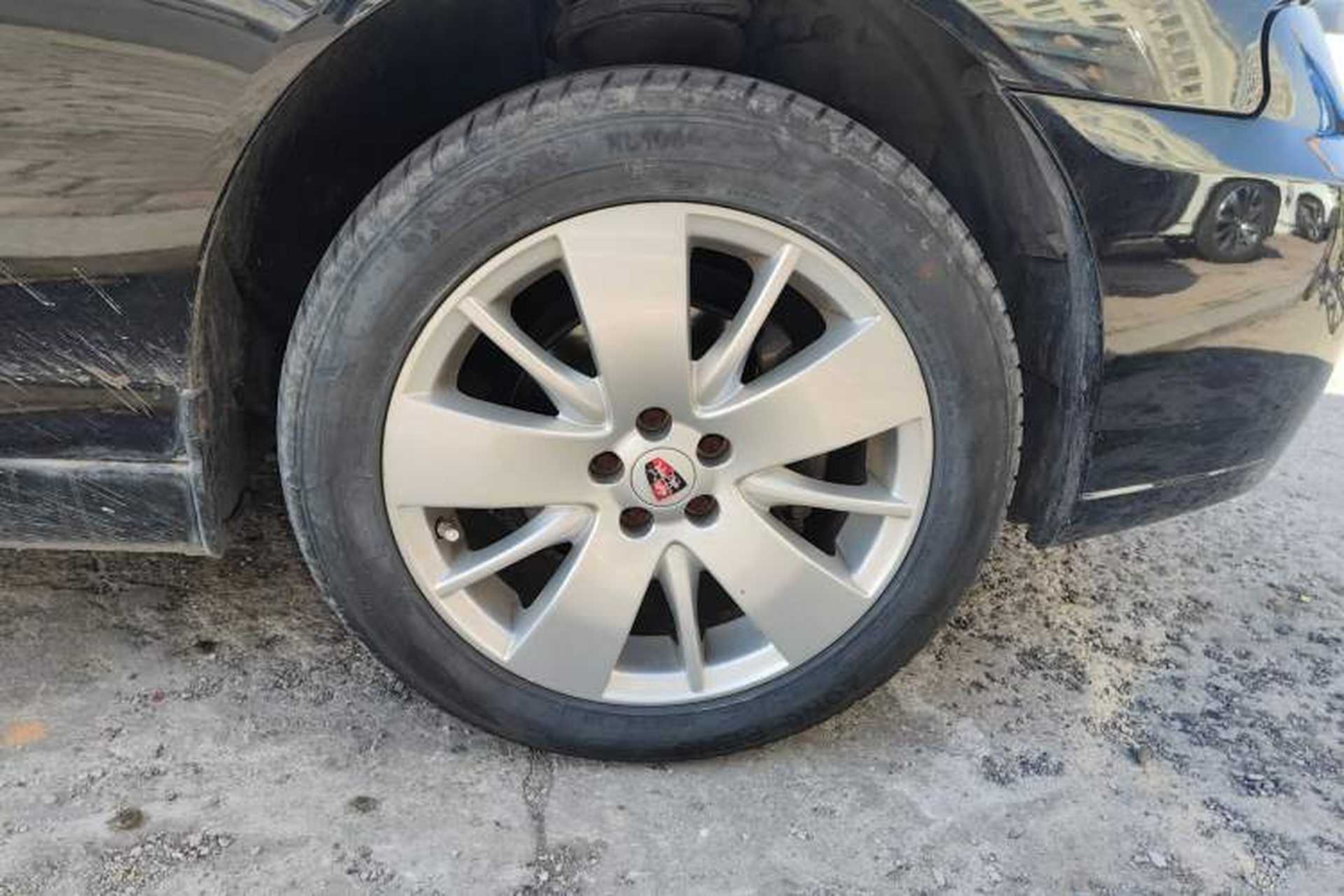 Used Roewe 750 2009 1.8T 750D NAVI Shangya Edition AT Right Front Wheel Hub