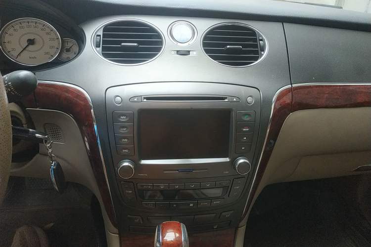 Used Roewe 750 2009 1.8T 750D NAVI Shangya Edition AT Audio And AC Panel
