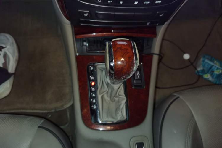 Used Roewe 750 2009 1.8T 750D NAVI Shangya Edition AT Gear Lever