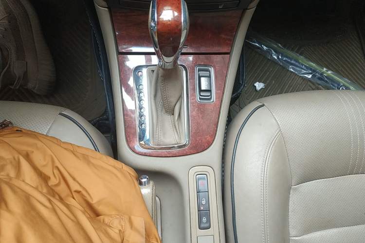 Used Roewe 750 2009 1.8T 750D NAVI Shangya Edition AT Gear Lever