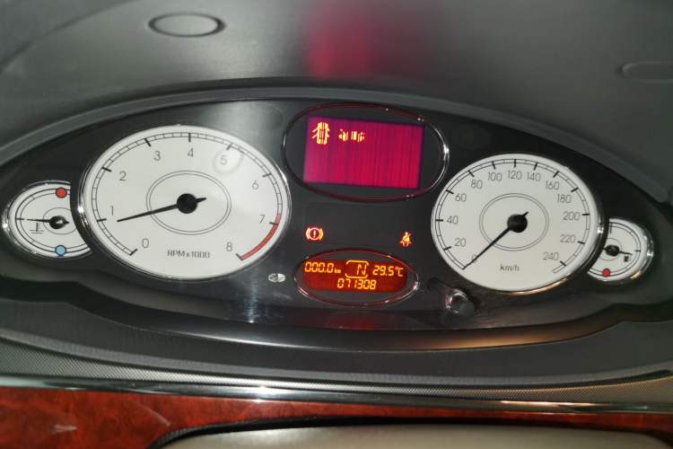 Used Roewe 750 2009 1.8T 750D NAVI Shangya Edition AT Instrument Cluster