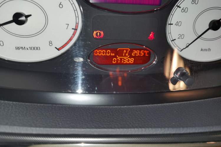 Used Roewe 750 2009 1.8T 750D NAVI Shangya Edition AT Odometer Close Up