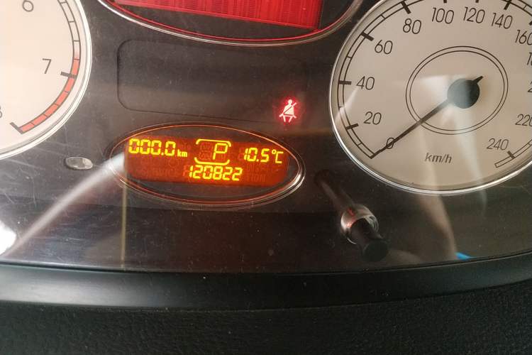 Used Roewe 750 2009 1.8T 750D NAVI Shangya Edition AT Odometer Close Up