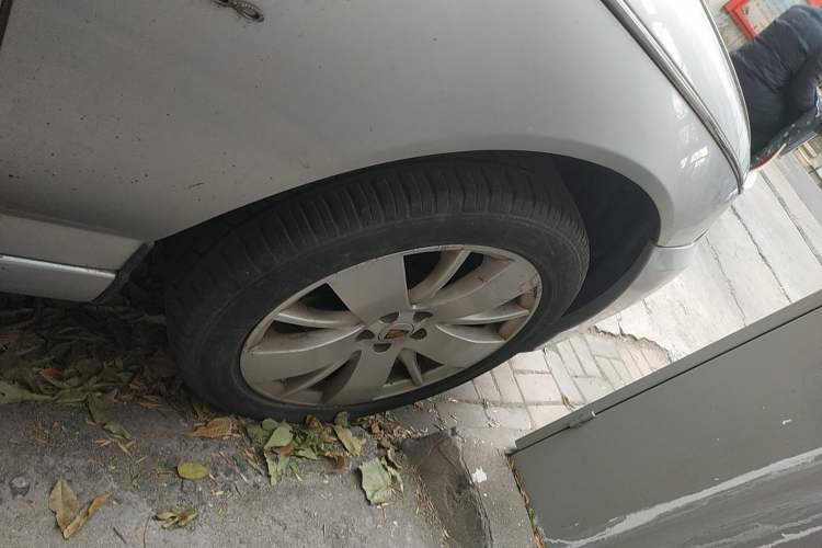 Used Roewe 750 2009 1.8T 750D NAVI Shangya Edition AT Right Front Wheel Hub