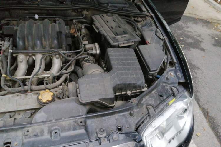 Used Roewe 750 2011 2.5L 750FL NAVI Haoya Edition Engine Bay Left