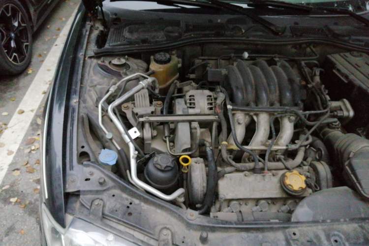 Used Roewe 750 2011 2.5L 750FL NAVI Haoya Edition Engine Bay Right