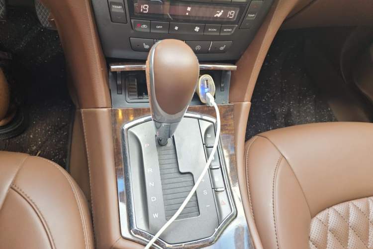 Used Roewe 750 2011 2.5L 750FL NAVI Haoya Edition Gear Lever