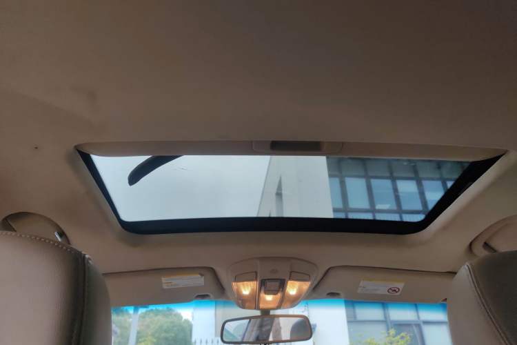 Used Roewe 750 2011 1.8T 750D NAVI Business Edition Automatic Transmission Headliner