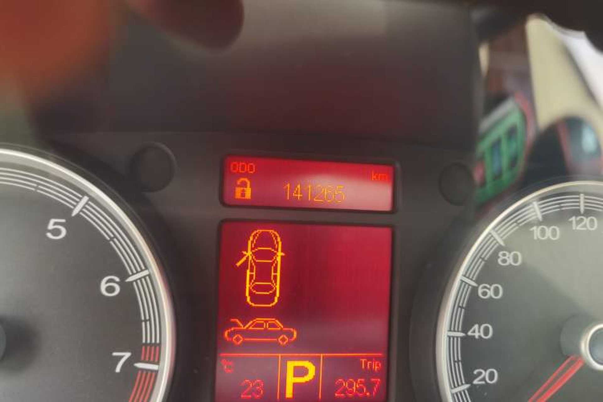 Used Roewe 750 2011 1.8T 750D NAVI Business Edition Automatic Transmission Odometer Close Up