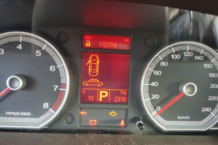 Used Roewe 750 2011 1.8T 750D NAVI Business Edition Automatic Transmission Odometer Close Up