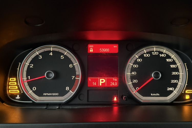 Used Roewe 750 2011 1.8T 750D NAVI Business Edition Automatic Transmission Odometer Close Up