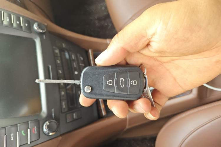 Used Roewe 750 2011 2.5L 750FL NAVI Haoya Edition Vehicle Key