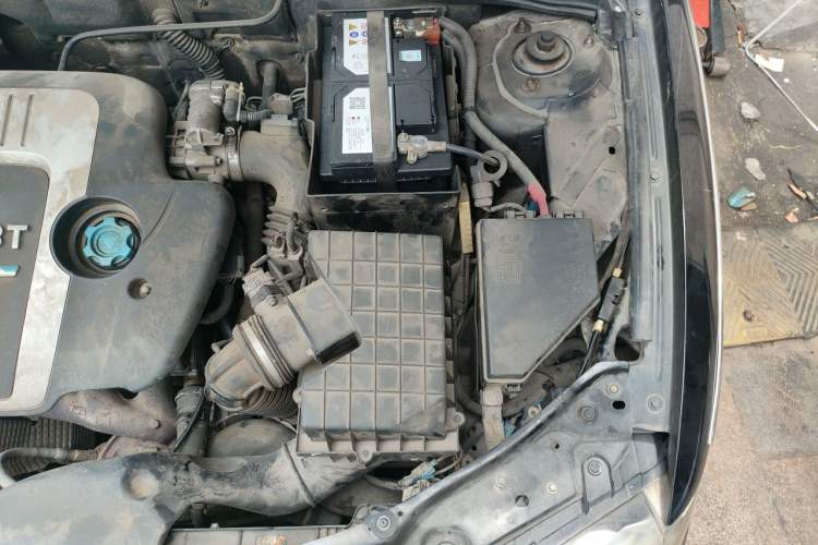 Used Roewe 750 2012 1.8T 750 HYBRID Hybrid Version AT Engine Bay Left