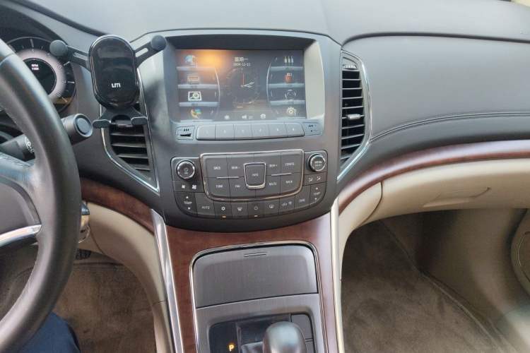 Used Roewe 950 2012 2.0L Comfort Edition Audio And AC Panel