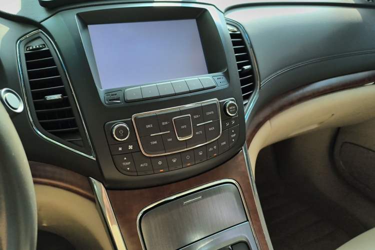 Used Roewe 950 2012 2.0L Comfort Edition Audio And AC Panel