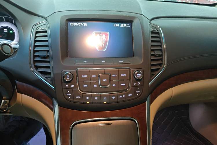 Used Roewe 950 2012 2.0L Elegant Edition Audio And AC Panel