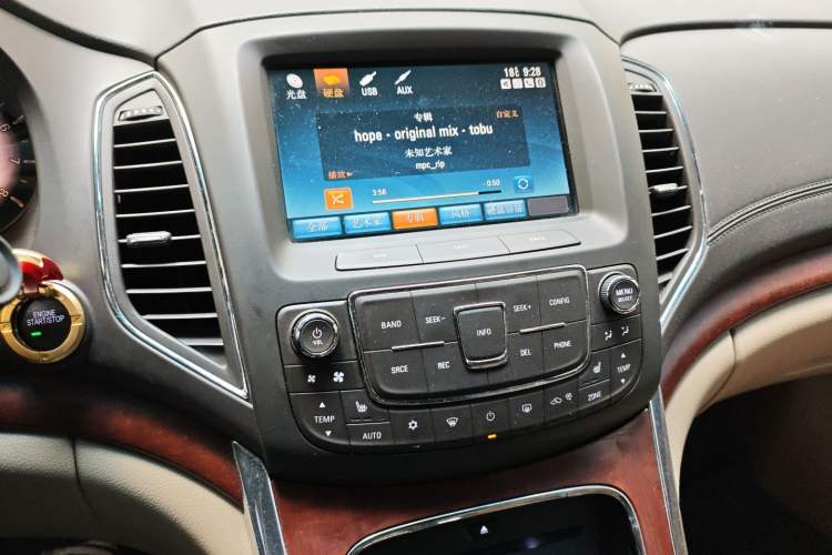 Used Roewe 950 2012 2.4L Luxury Executive Edition Audio And AC Panel