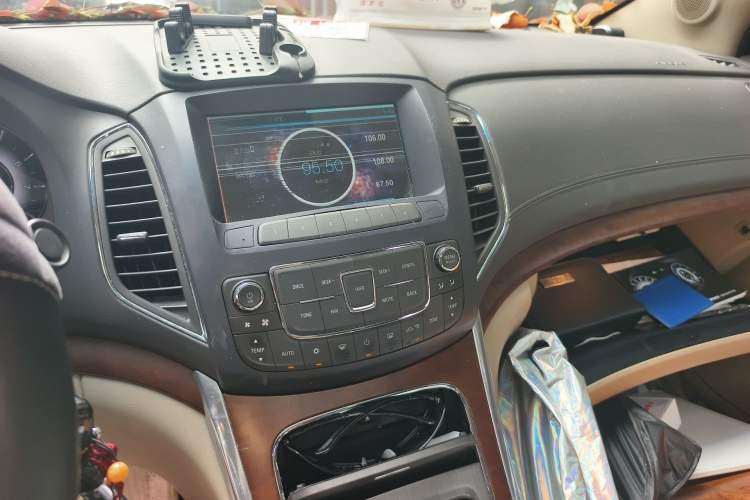 Used Roewe 950 2012 2.0L Comfort Edition Audio And AC Panel