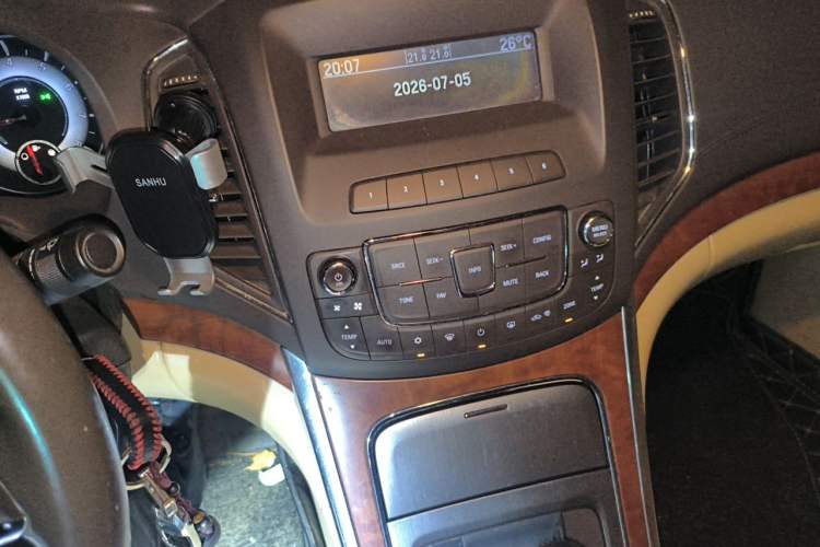 Used Roewe 950 2012 2.0L Comfort Edition Audio And AC Panel