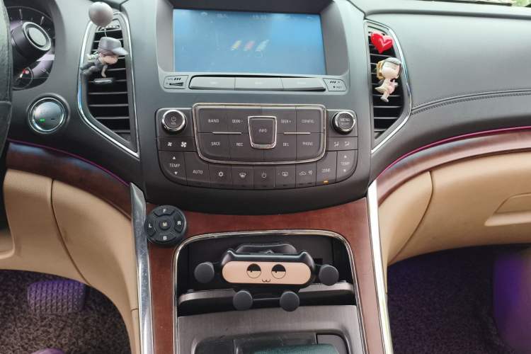 Used Roewe 950 2012 2.4L Luxury Edition Audio And AC Panel