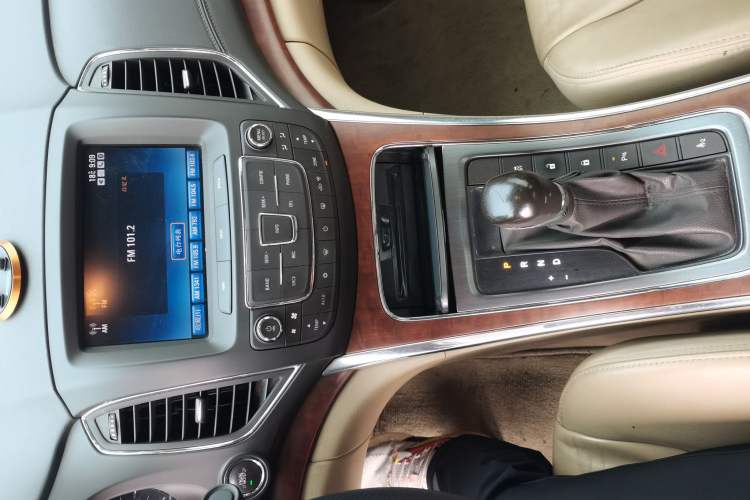 Used Roewe 950 2012 2.4L Luxury Edition Audio And AC Panel