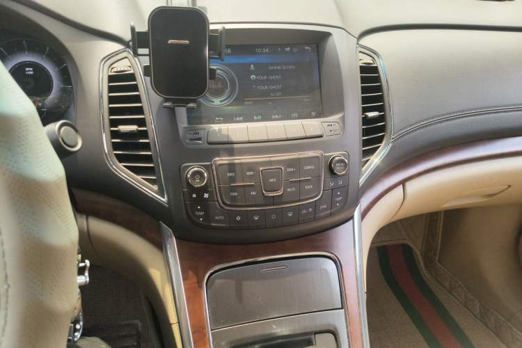 Used Roewe 950 2012 2.0L Comfort Edition Audio And AC Panel
