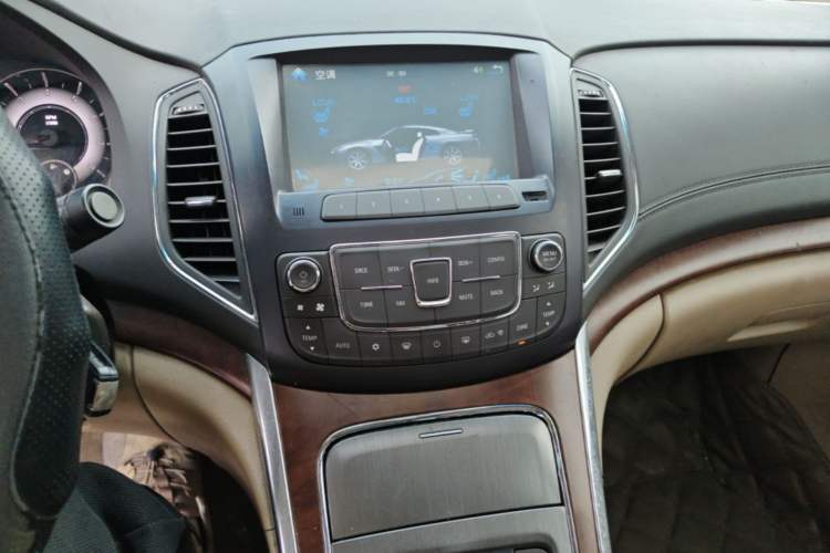 Used Roewe 950 2012 2.0L Comfort Edition Audio And AC Panel