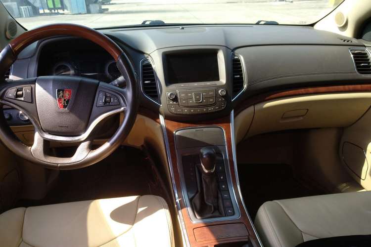 Used Roewe 950 2012 2.4L Luxury Edition Center Console