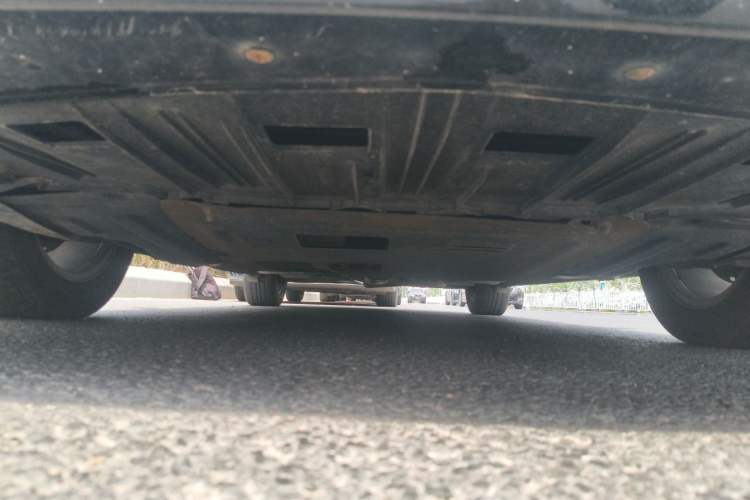 Used Roewe 950 2012 2.0L Comfort Edition Chassis Front