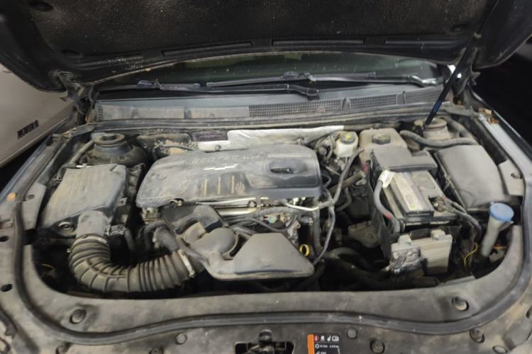 Used Roewe 950 2012 2.0L Comfort Edition Engine Bay
