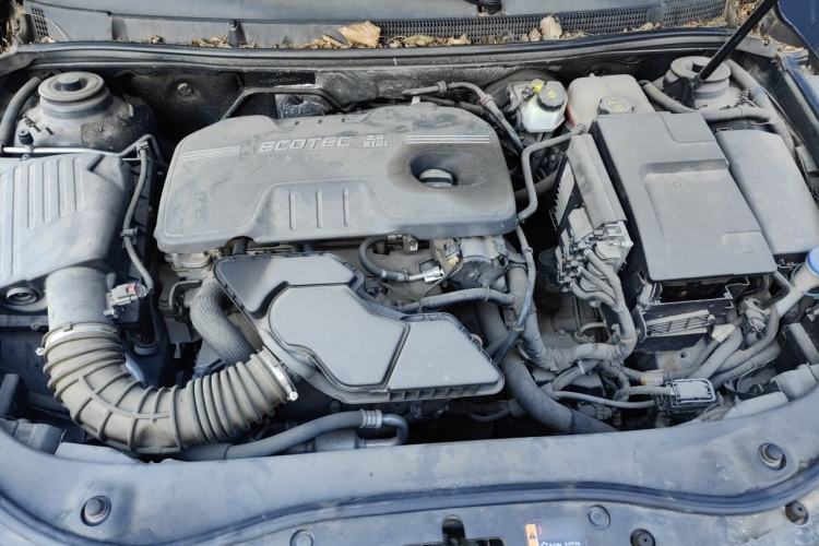 Used Roewe 950 2012 2.4L Luxury Executive Edition Engine Bay