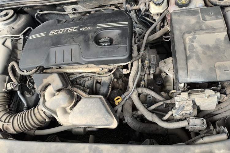 Used Roewe 950 2012 2.0L Comfort Edition Engine Bay