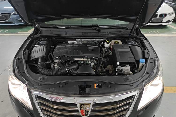 Used Roewe 950 2012 2.0L Elegant Edition Engine Bay