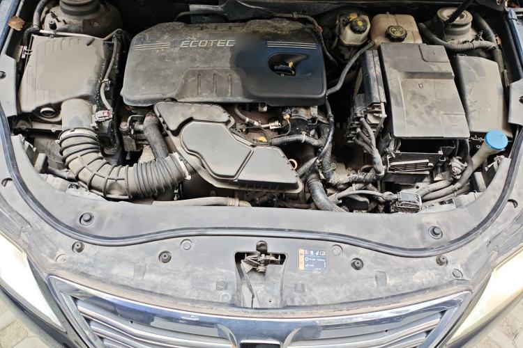 Used Roewe 950 2012 2.4L Luxury Executive Edition Engine Bay
