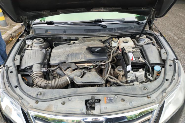 Used Roewe 950 2012 2.0L Comfort Edition Engine Bay