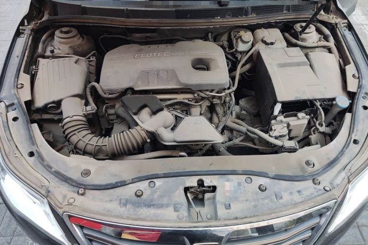 Used Roewe 950 2012 2.0L Comfort Edition Engine Bay
