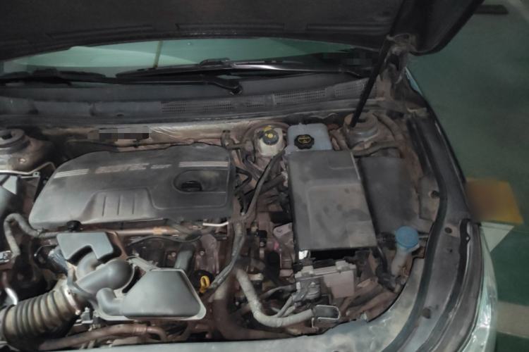Used Roewe 950 2012 2.0L Comfort Edition Engine Bay Left